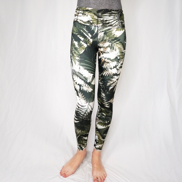 BODY LANGUAGE Tropical Print Leggings 7/8 Tights - Picture 2 of 7